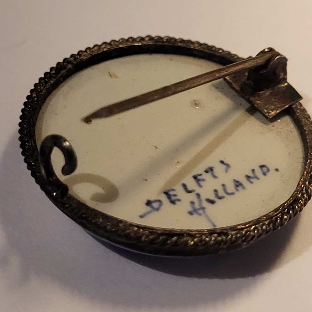 Vintage Delfts Holland Brooch - Picture 2 of 7